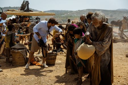 Tom Barbor-Might (Director, Showrunner, EP) coaches the supporting artists at the Pompeii displacement camp, behind-the-scenes of Pompeii: Out of Time with Tom Hiddleston. (National Geographic/Darrin Zammit Lupi)