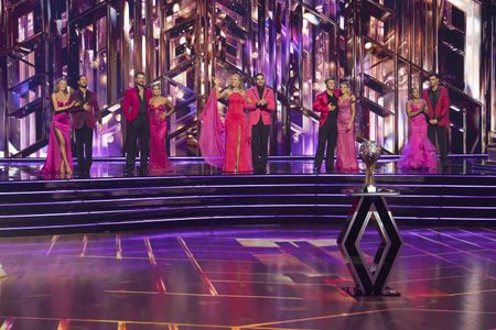 ALIX EARLE, VALENTIN CHMERKOVSKIY, DYLAN EFRON, DANIELLA KARAGACH, ELAINE HENDRIX, ALAN BERSTEN, ROBERT IRWIN, WITNEY CARSON, JORDAN CHILES, EZRA SOSA