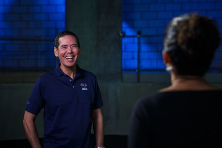 Stephen Kajiura  with Diva Amon at the studio lab shoot. (National Geographic/Aubrey Fagon)