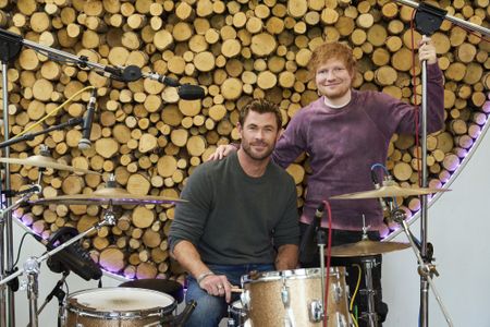 Inspired by the benefits of learning a new skill, which aids memory and cognitive function, Chris Hemsworth takes up drumming. When Ed Sheeran invites him to perform at a stadium concert, Chris has just months to master the instrument, conquer his nerves, and perform in front of 70,000 fans. Itìs a challenge that pushes him beyond his limits. (credit: National Geographic/Laura Radford)