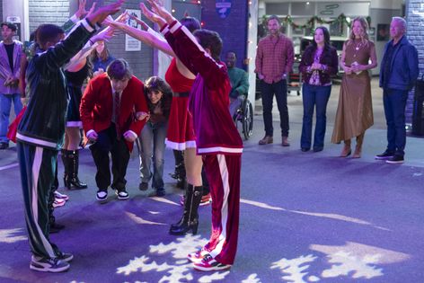 MAXWELL SIMKINS, ISABELLA FELICIANA, SEANN WILLIAM SCOTT, KAT DENNINGS, JENNA ELFMAN