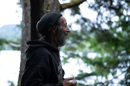 Dave Palmer helps build a cabin for his friend. (National Geographic/Robert Jolley)