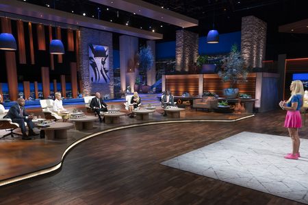 DAYMOND JOHN, BARBARA CORCORAN, KEVIN O'LEARY, LORI GREINER, RASHAUN WILLIAMS, DINA MITCHELL