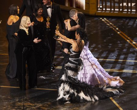 REGINA HALL, SARA MURPHY, CASSANDRA KULUKUNDIS, CHASE INFINITI, TEYANA TAYLOR