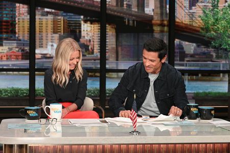 KELLY RIPA, MARK CONSUELOS