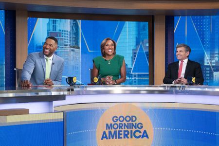 MICHAEL STRAHAN, ROBIN ROBERTS, GEORGE STEPHANOPOULOS