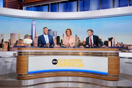 MICHAEL STRAHAN, ROBIN ROBERTS, GEORGE STEPHANOPOULOS