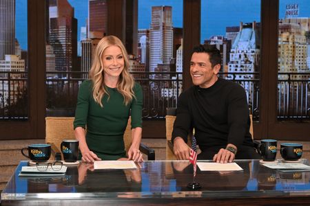 KELLY RIPA, MARK CONSUELOS