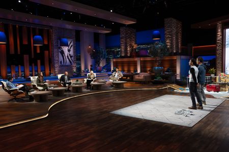 DANIEL LUBETZKY, KENDRA SCOTT, KEVIN O'LEARY, LORI GREINER, STEVEN BARTLETT, PAUL SCHAEFER, BRYAN SCHAEFER