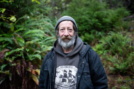 Dave Palmer helps build a cabin for his friend. (National Geographic/Robert Jolley)