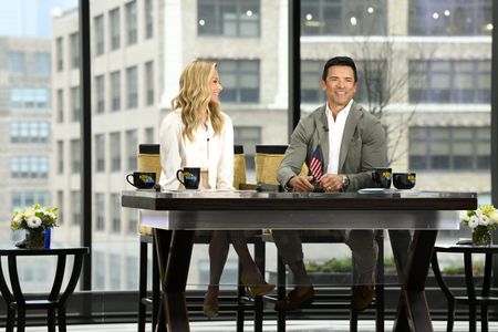 KELLY RIPA, MARK CONSUELOS