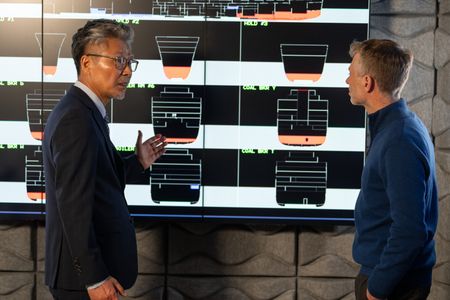 Jeom Kee Paik and Simon Benson discuss the Titanic simulation. (National Geographic/Gary Moyes)