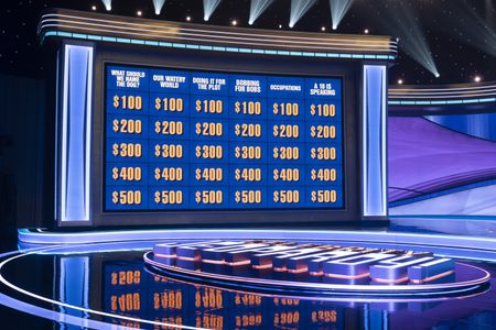 CELEBRITY JEOPARDY!