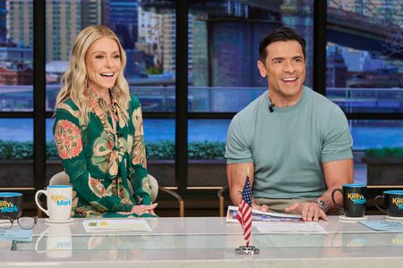 KELLY RIPA, MARK CONSUELOS