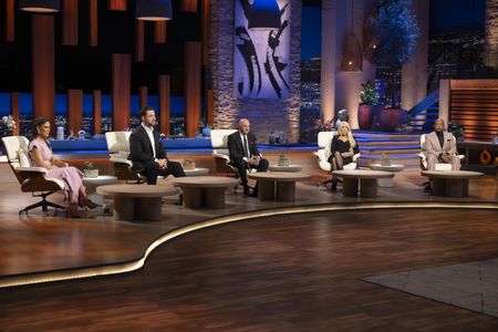 KENDRA SCOTT, ALEXIS OHANIAN, KEVIN O'LEARY, LORI GREINER, DAYMOND JOHN