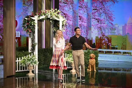 KELLY RIPA, MARK CONSUELOS