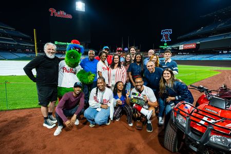 TOP: RANDALL EINHORN (DIRECTOR), WILLIAM STANFORD DAVIS, SHERYL LEE RALPH, MATTHEW LAW, KYLE SCHWARBER, JANELLE JAMES, LISA ANN WALTER, CHRIS PERFETTI
BOTTOM: TYLER JAMES WILLIAMS, AVA COLEMAN (SUPERVISING PRODUCER/WRITER), QUINTA BRUNSON