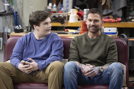 MAXWELL SIMKINS, SEANN WILLIAM SCOTT