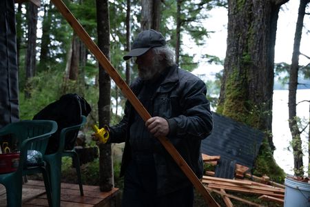 Dave Palmer helps build a cabin for his friend. (National Geographic/Robert Jolley)