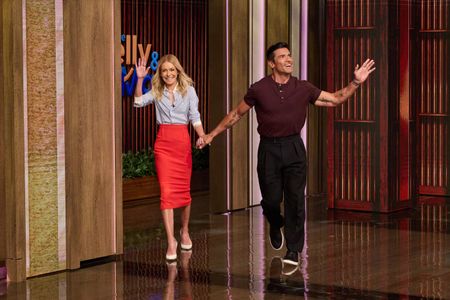 KELLY RIPA, MARK CONSUELOS