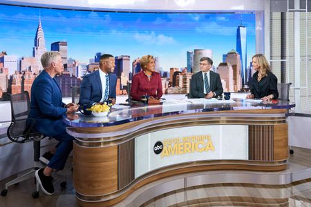 SAM CHAMPION, MICHAEL STRAHAN, ROBIN ROBERTS, GEORGE STEPHANOPOULOS, LARA SPENCER