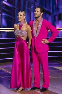 ALIX EARLE, VALENTIN CHMERKOVSKIY