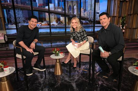 MARIO LOPEZ, KELLY RIPA, MARK CONSUELOS