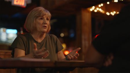 Former Top Rail bar employee, Debra Elliott, meets with Detective David Turner of Smith County Sheriff's Office as part of his investigation. (National Geographic/Will Francome)