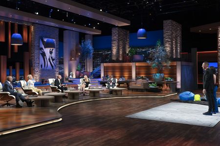 DAYMOND JOHN, BARBARA CORCORAN, KEVIN O'LEARY, LORI GREINER, RASHAUN WILLIAMS, HEATHER SZAFRANSKI, TREVOR SZAFRANSKI