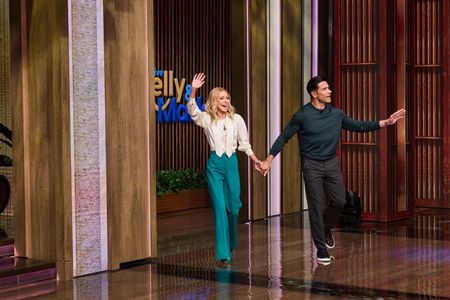 KELLY RIPA, MARK CONSUELOS