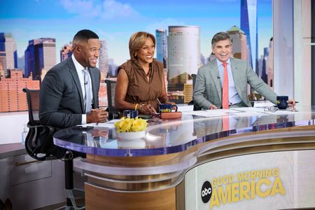 MICHAEL STRAHAN, ROBIN ROBERTS, GEORGE STEPHANOPOULOS