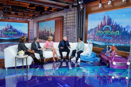 ROBIN ROBERTS, GEORGE STEPHANOPOULOS, LARA SPENCER, SAM CHAMPION, KE HUY QUAN