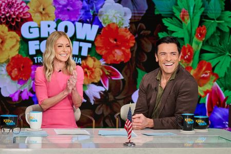 KELLY RIPA, MARK CONSUELOS