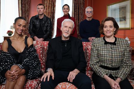 ZOE SALDAÑA, SAM WORTHINGTON, JAMES CAMERON, OONA CHAPLIN, SIGOURNEY WEAVER, STEPHEN LANG