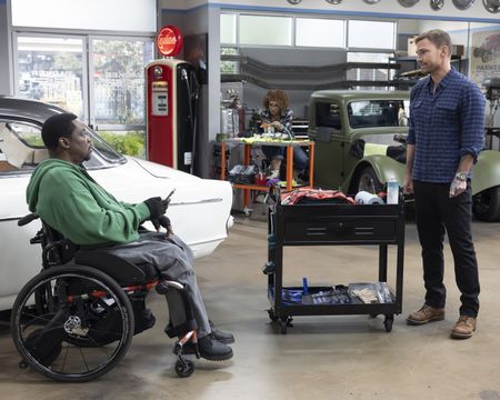 DARYL "CHILL" MITCHELL, SEANN WILLIAM SCOTT