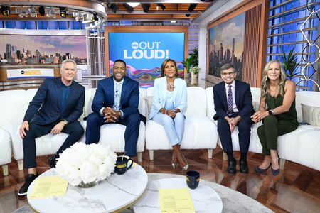 SAM CHAMPION, MICHAEL STRAHAN, ROBIN ROBERTS, GEORGE STEPHANOPOULOS, BECKY WORLEY