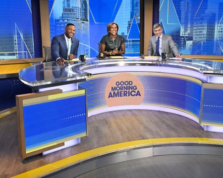 MICHAEL STRAHAN, ROBIN ROBERTS, GEORGE STEPHANOPOULOS