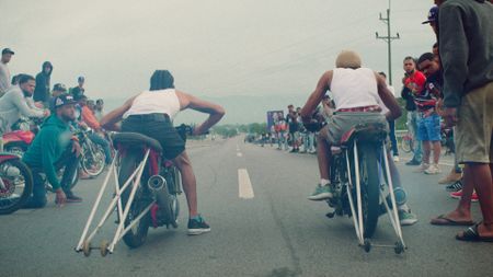 Tico and his opponent line up for the race. (National Geographic)
