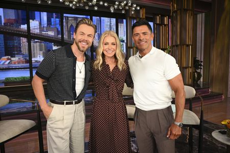 Derek Hough, Kelly Ripa, Mark Consuelos 