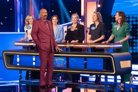 JULIE BOWEN, STEVE HARVEY, ANNIE LUETKEMEYER, MOLLY LUETKEMEYER, HELEN TEXTOR, STEPHANIE TEXTOR
